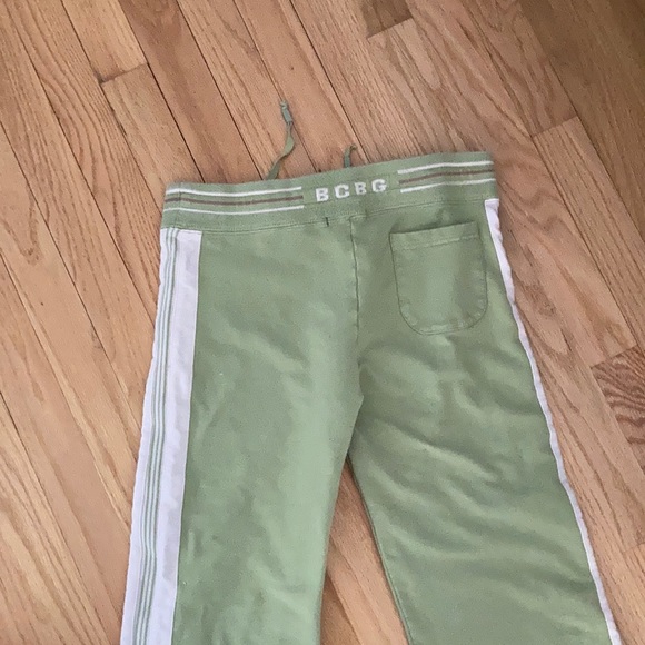 BCBG Exercise Capris soft and plush, lime green S - Picture 5 of 6